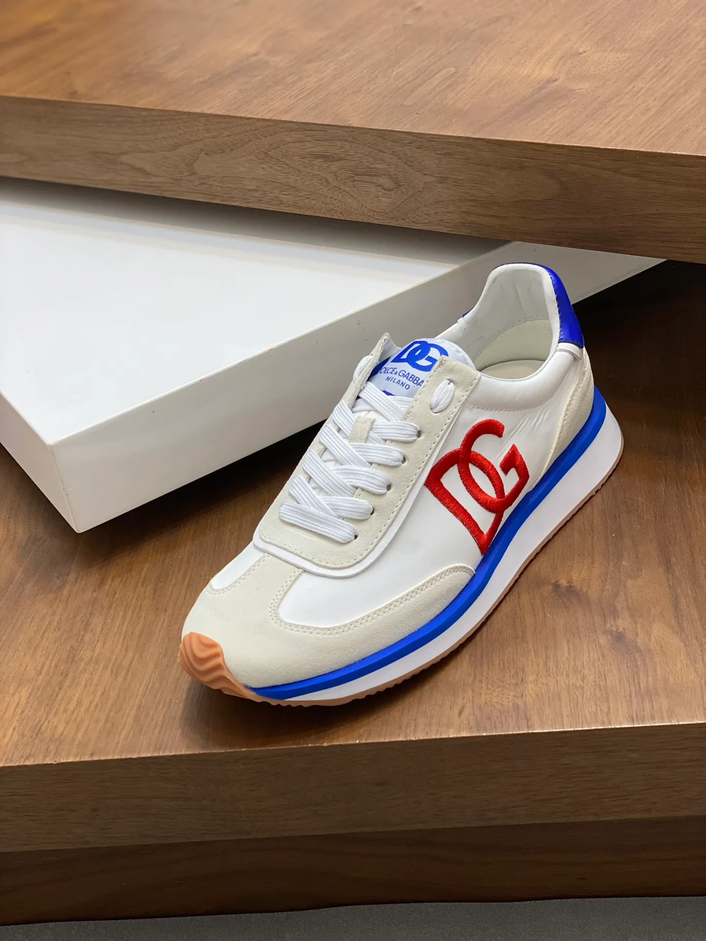 Men's Men's Shoes💰440【New Style】🐝🐝DG••New••Dolce&G*_dgDolce&G*_dgDolce & G*_dg 2024 Early Spring New Men's Lace-up Leather Casual Sports Shoes Made of imported suede cowhide spliced ​​with waterproof fabric, mixed and matched color design, a fashionable and energetic sports shoe that easily meets the needs of modern dressing and highlights the contemporary lifestyle style. The foot is fully lined with cowhide for greater comfort. The tongue and heel are decorated with logos. It is equipped with a rubber outsole. The heel and toe are wrapped to further protect our feet. It is a model worth buying! Size: 39-44 (customized at 38.45)
